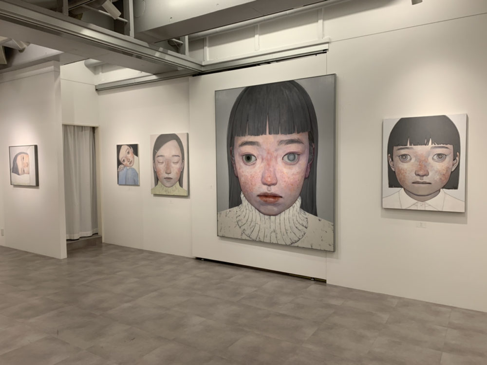 いろはあやの・加納萌子・柳田真理 三人展 -つきのうらがわ-　展示風景（2022/12）